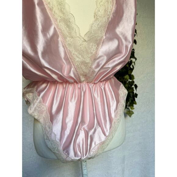 Vintage Satin Pink Cream Lace Bodysuit Snap Closure Teddy Lingerie - Picture 9 of 10
